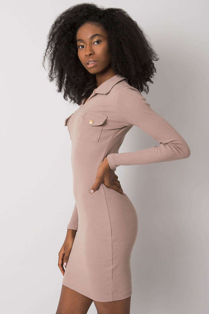  Sukienka Model RV-SK-7435.38 Dark Beige - Rue Paris 