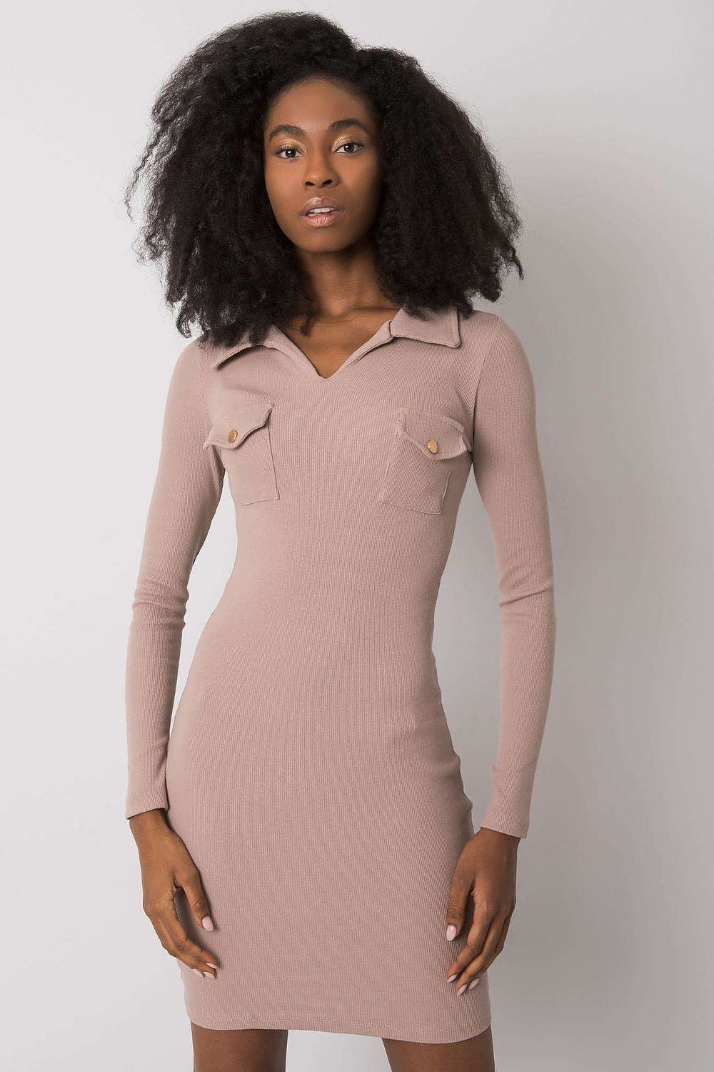  Sukienka Model RV-SK-7435.38 Dark Beige - Rue Paris 