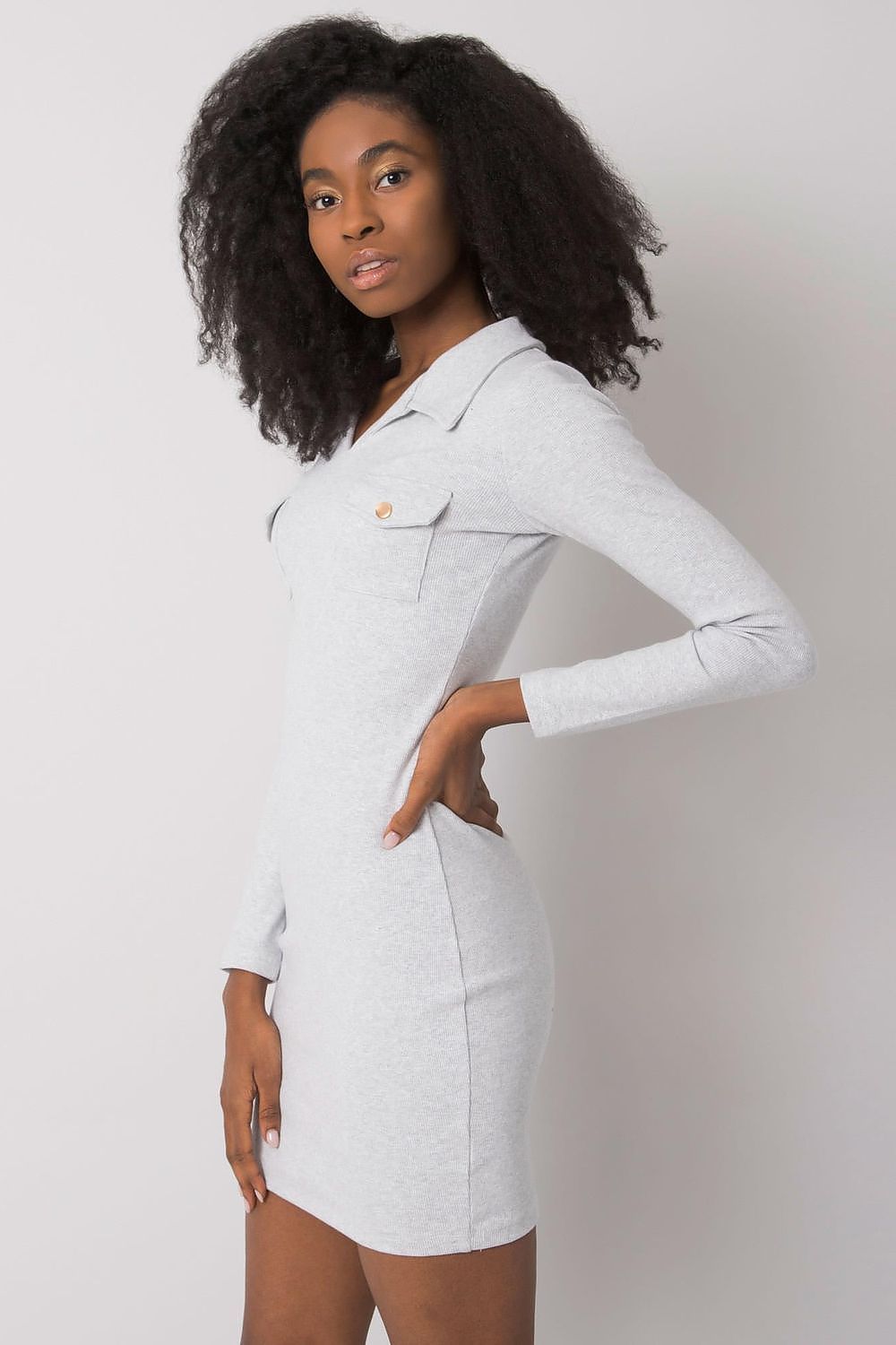  Sukienka Model RV-SK-7435.38 Light Grey - Rue Paris 