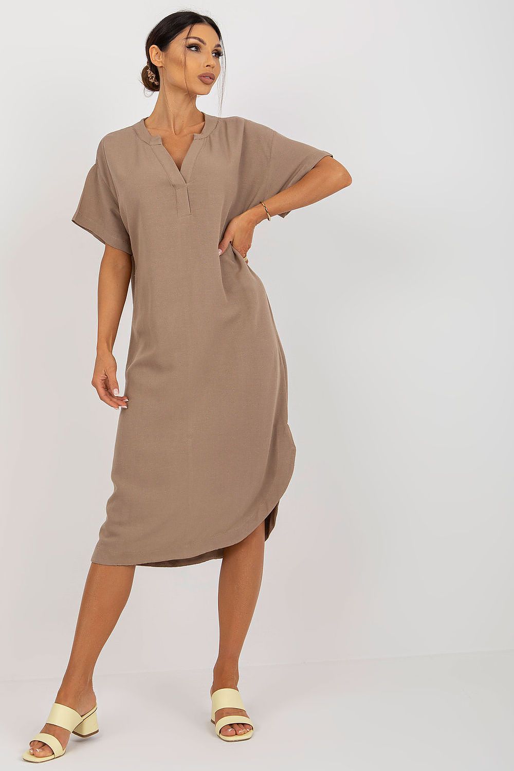  Sukienka Model TW-SK-BE-AZ101.40P Dark Beige - Och Bella 