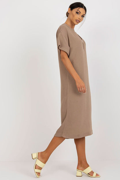  Sukienka Model TW-SK-BE-AZ101.40P Dark Beige - Och Bella 