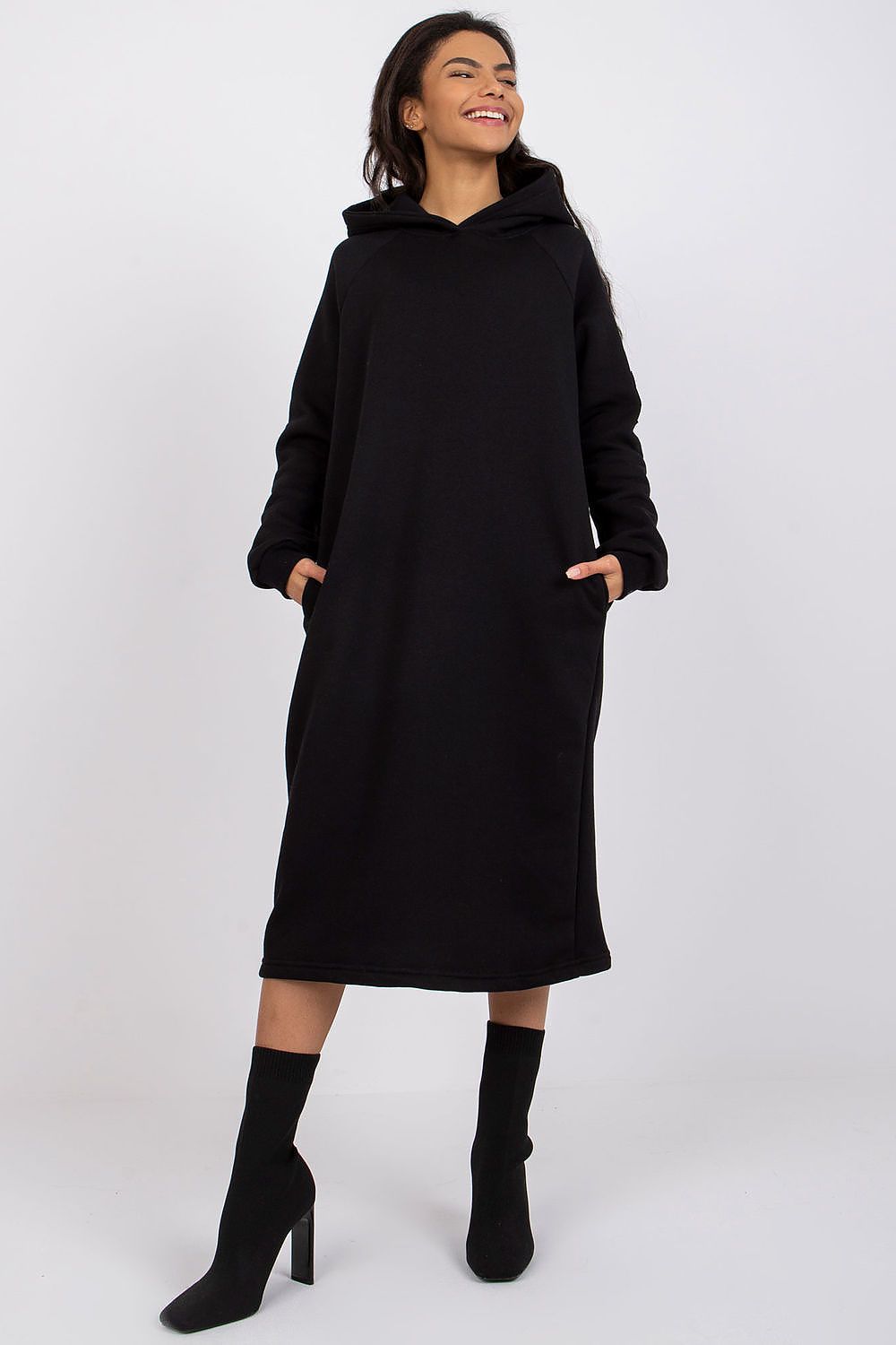  Sukienka Model RV-SK-7463.24X Black - Rue Paris 