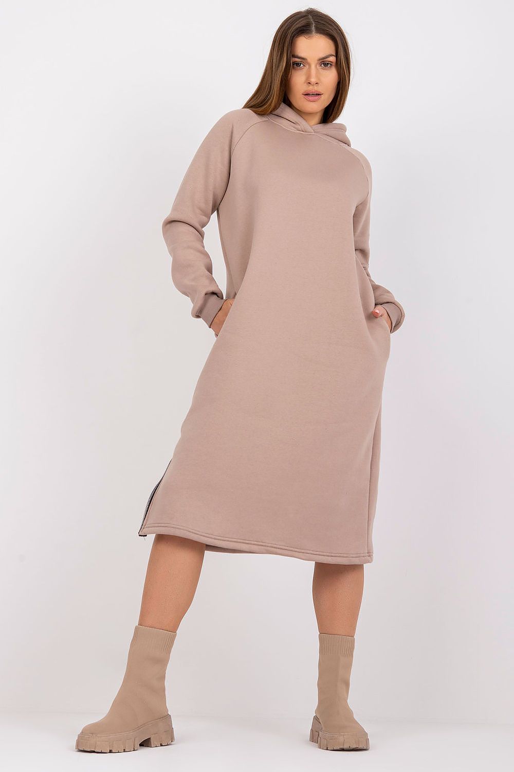  Sukienka Model RV-SK-7463.24X Beige - Rue Paris 