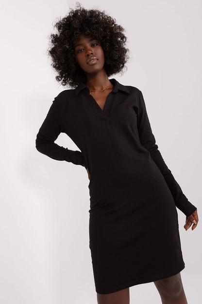  Sukienka Model RV-SK-8068.60P Black - Rue Paris 