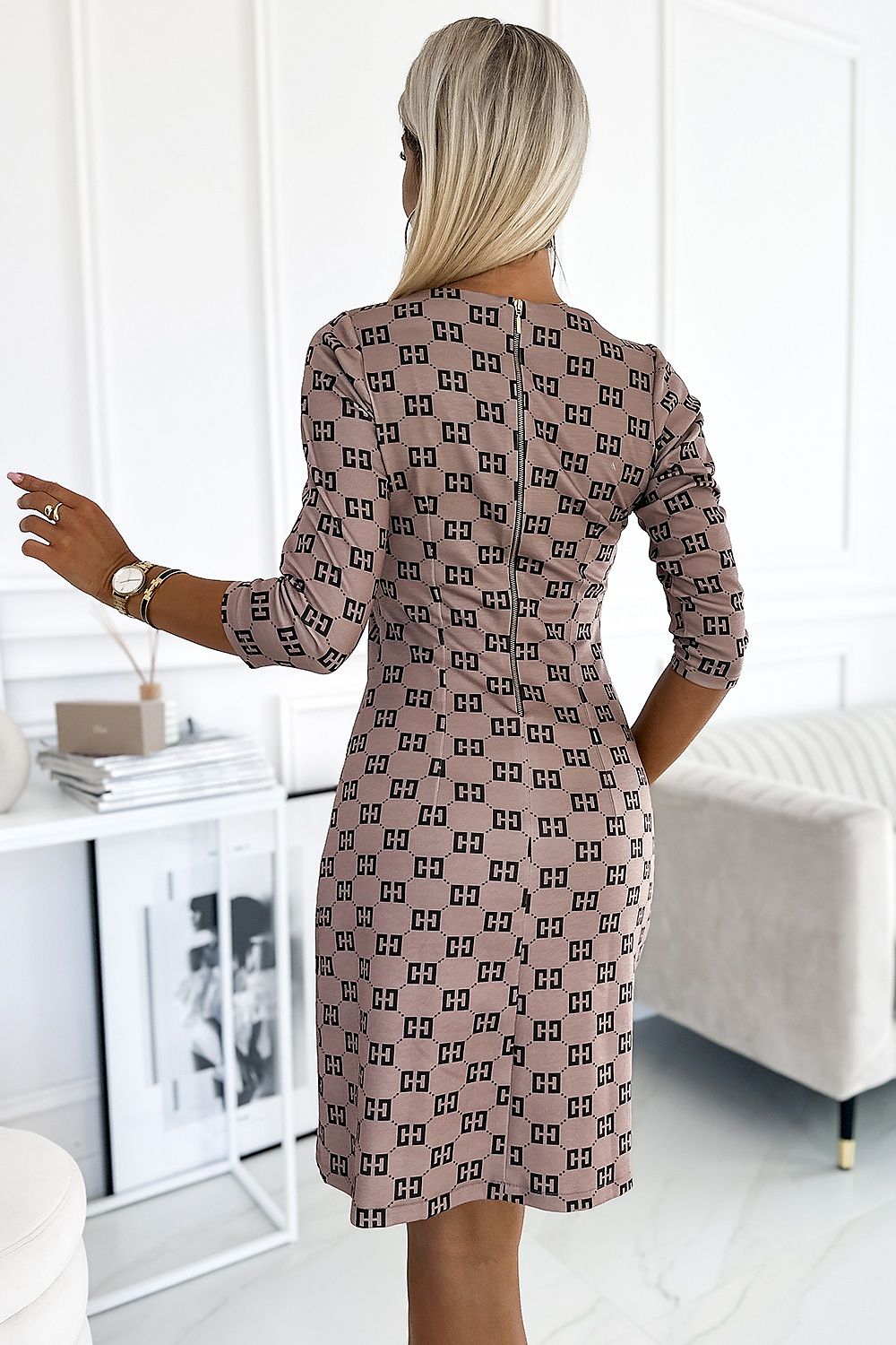  Sukienka Model Mary 420-3 Beige/Black Wzór - Numoco 